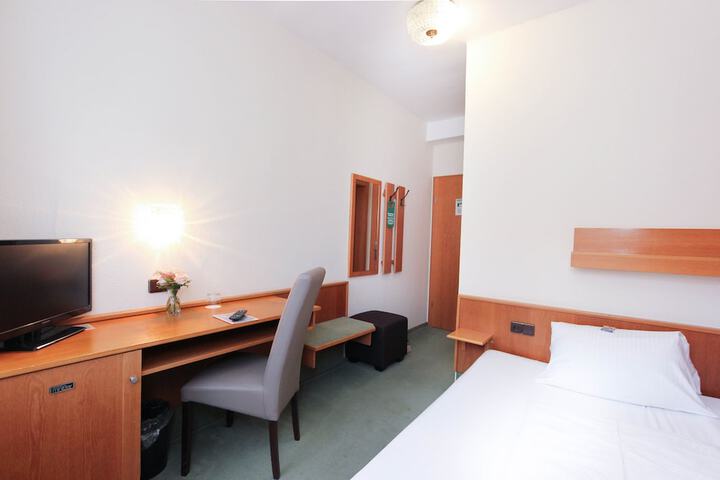 Room 17 of 50