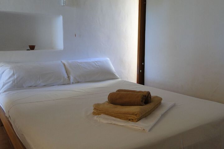 Room 2 of 32