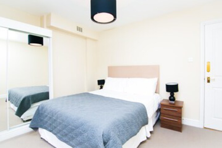 Room 12 of 18