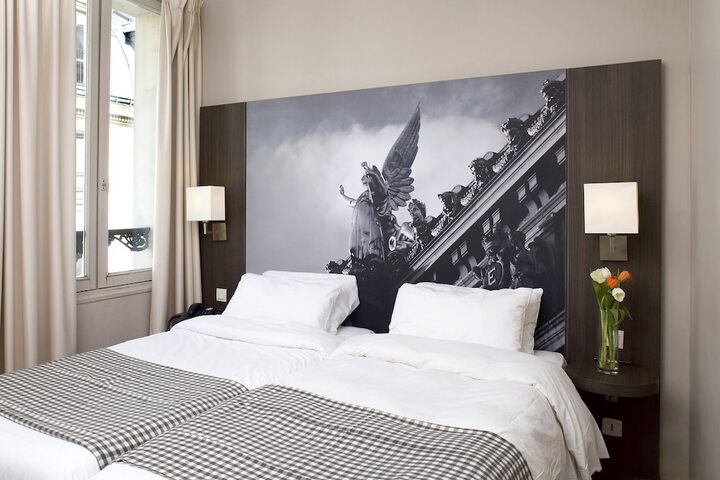 Room 6 of 24