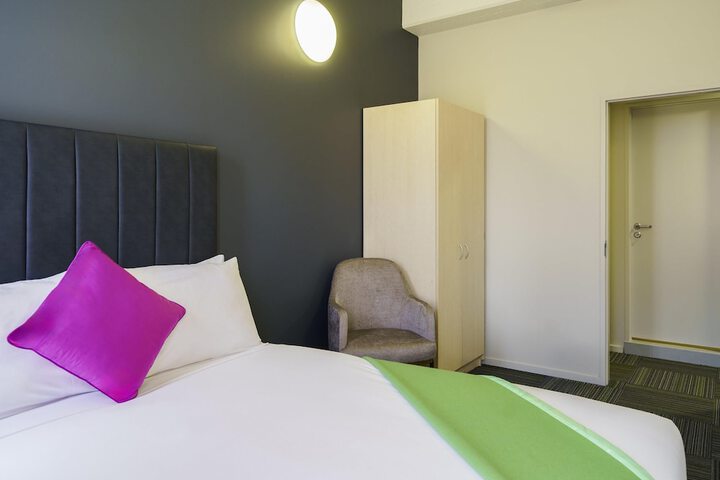 Room 4 of 41