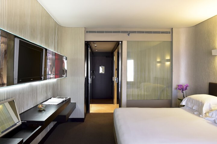 Room 17 of 106