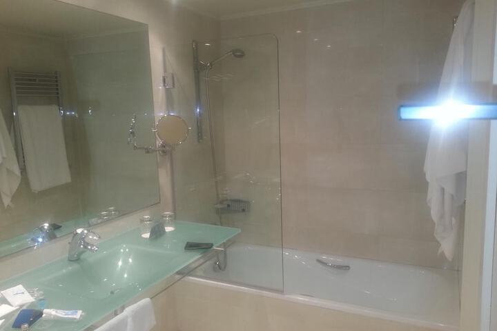 Room 16 of 26