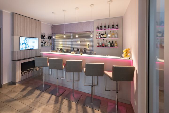 Lounge 49 of 62