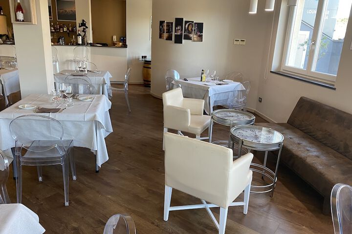 Dining 141 of 196