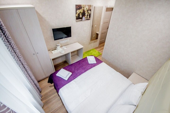 Room 6 of 48