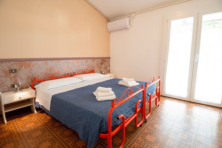 Room 43 of 106