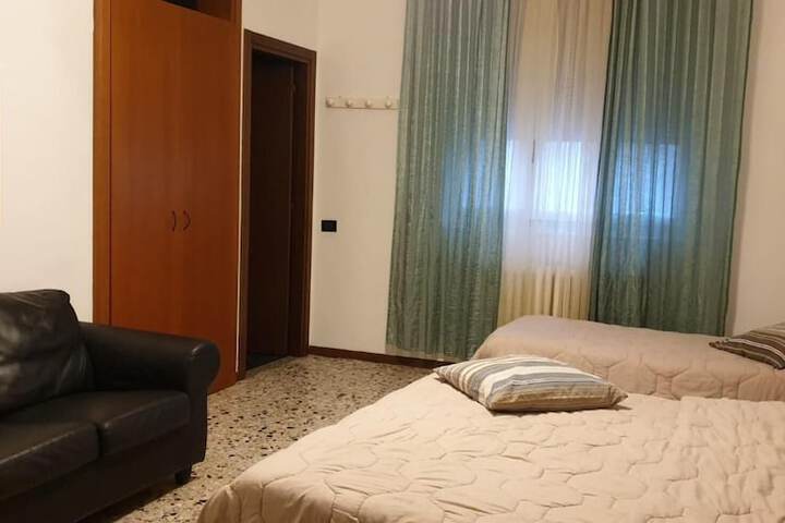 Room 14 of 33