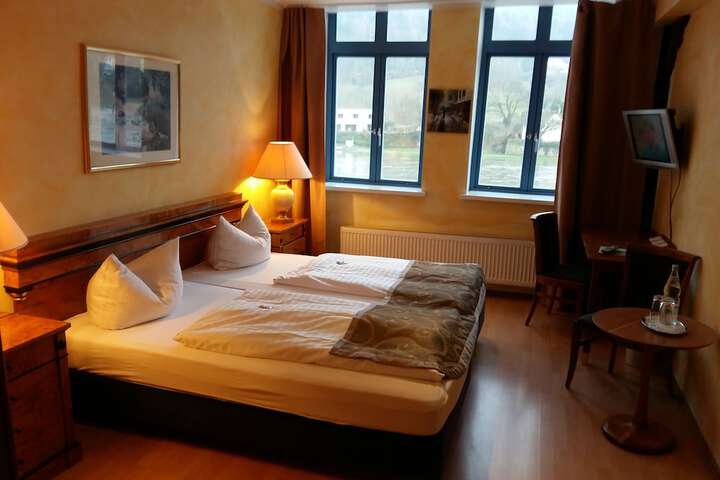 Room 26 of 100