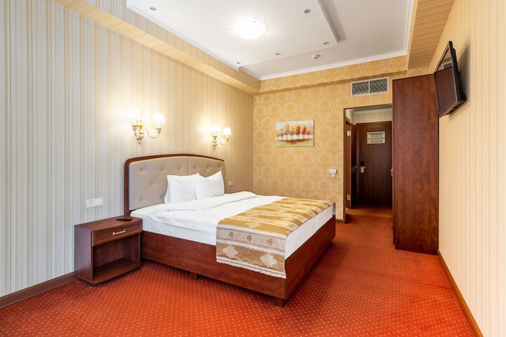 Room 27 of 113