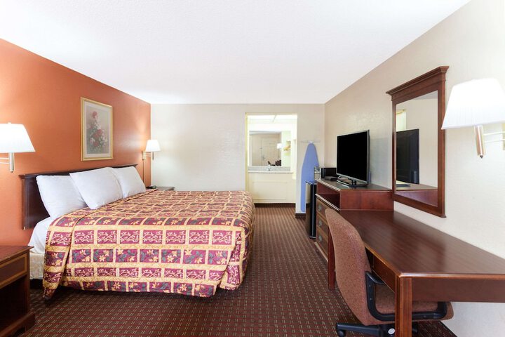 1 King Bed Accessible (6 of 9)