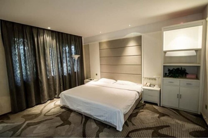 Room 4 of 13