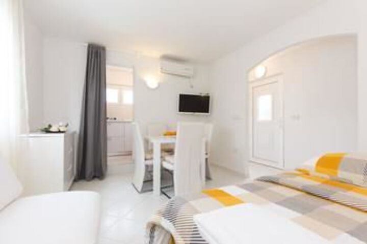 House With one Bedroom in Skrpcici With Enclosed Garden and Wifi Near the Beach