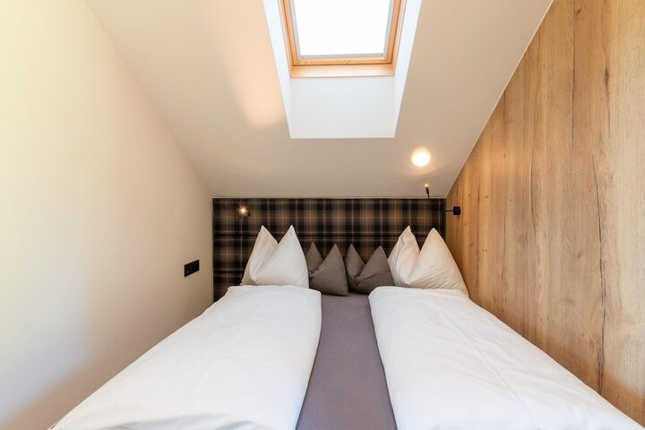 Room 4 of 40