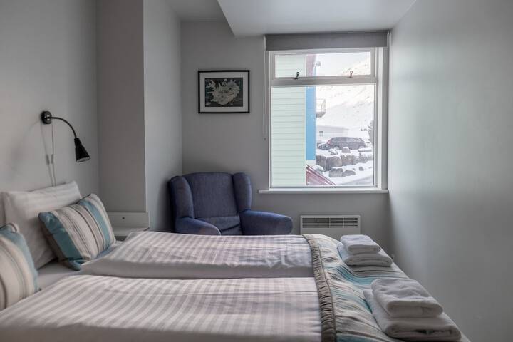 Room 8 of 83