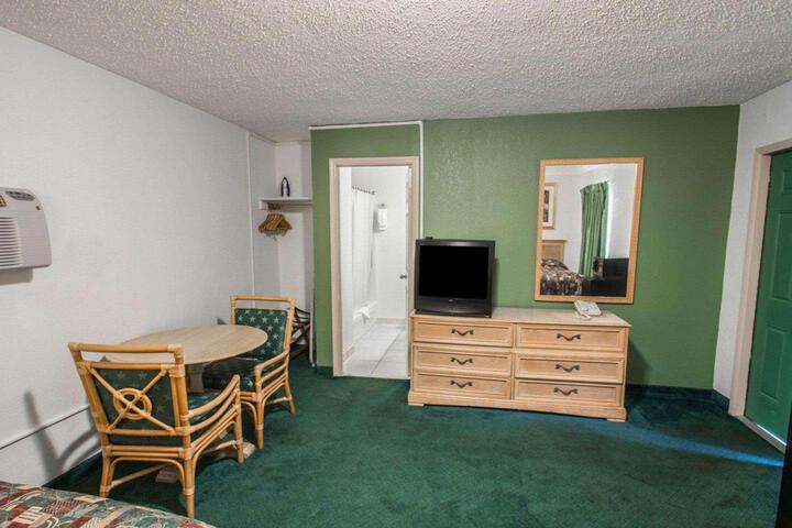 2 Double Beds (4 of 8)