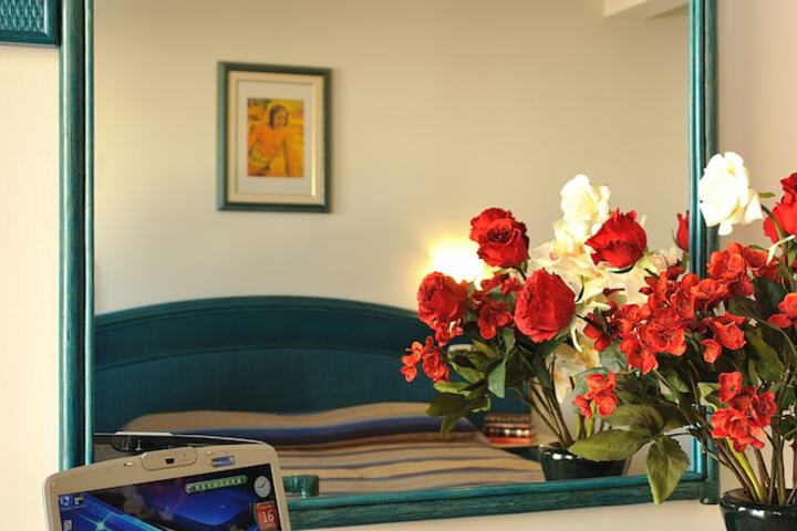 Room 12 of 37