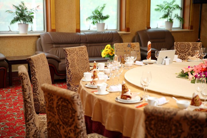 Dining 37 of 48