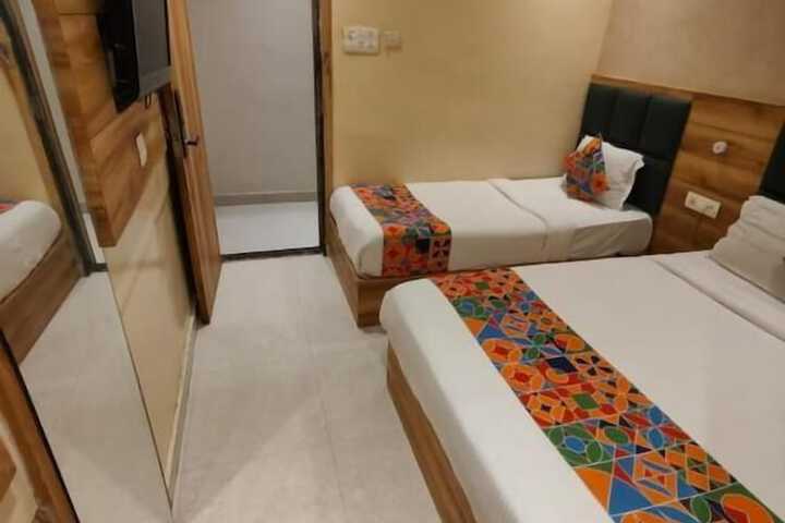 Room 8 of 11