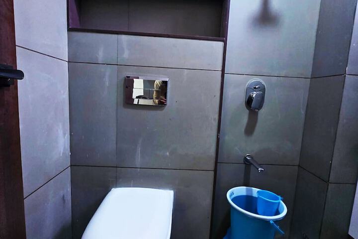 Room 9 of 11