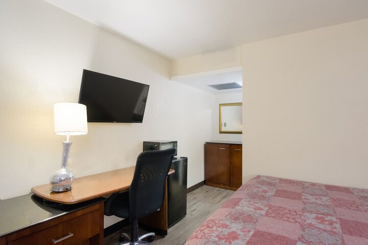 Room 8 of 25