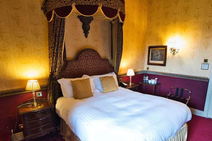 Room 14 of 84