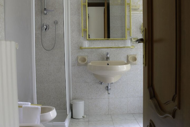 Room 14 of 24