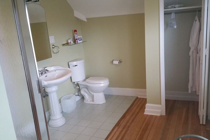 Room 135 of 198