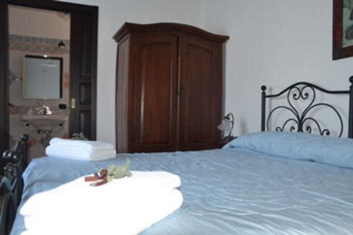 Hotel Suite Photo
