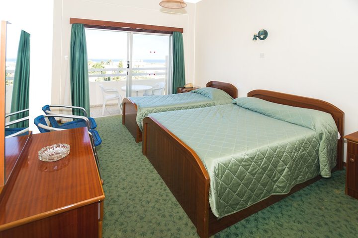 Room 6 of 44