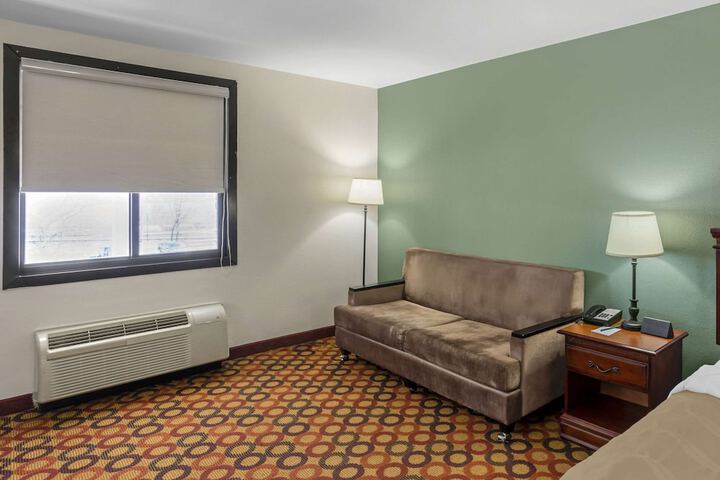 1 King Bed (2 of 11)