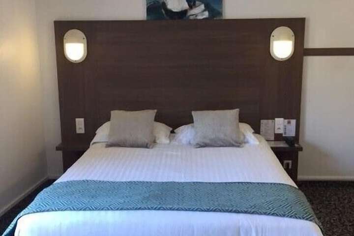 Room 28 of 87