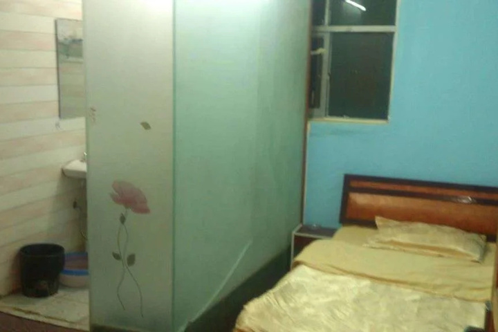 Room 8 of 10