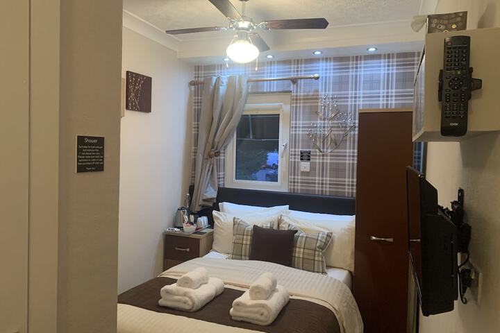 Room 10 of 65