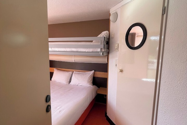 Room 4 of 69