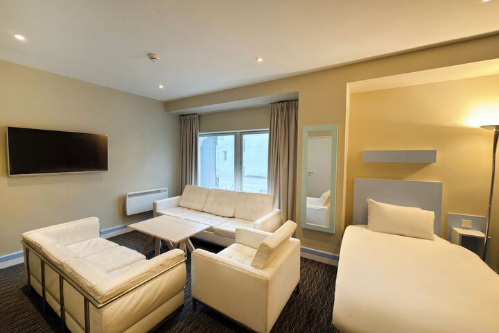 Room 43 of 80