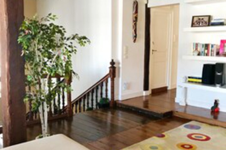 Lounge 81 of 274