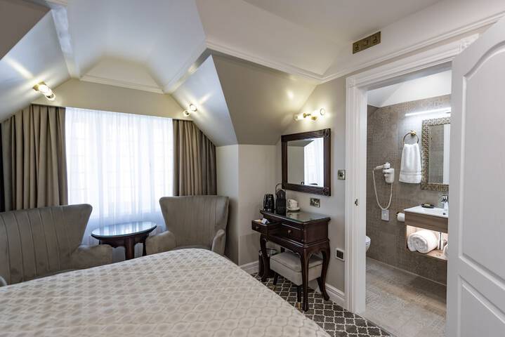 Room 3 of 15