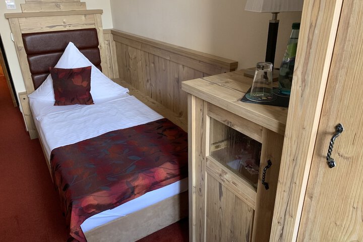 Room 4 of 19
