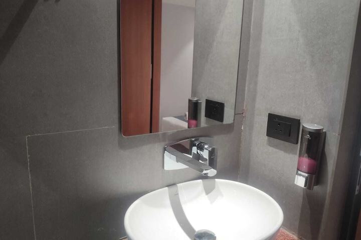 Room 33 of 34