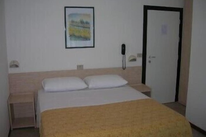 Room 7 of 17