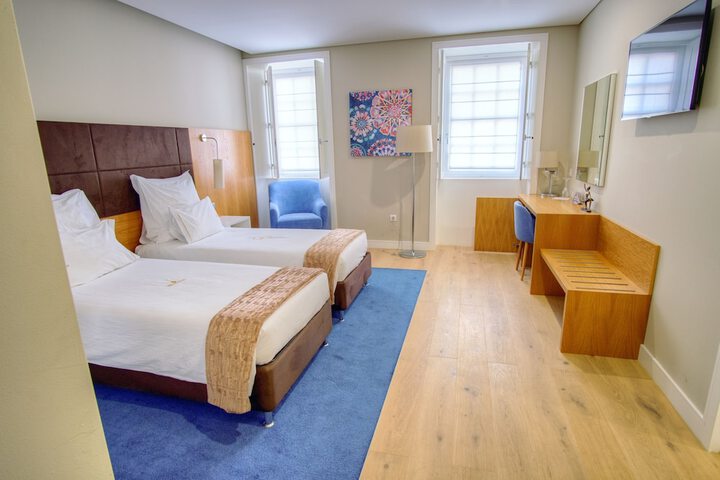 Room 9 of 33
