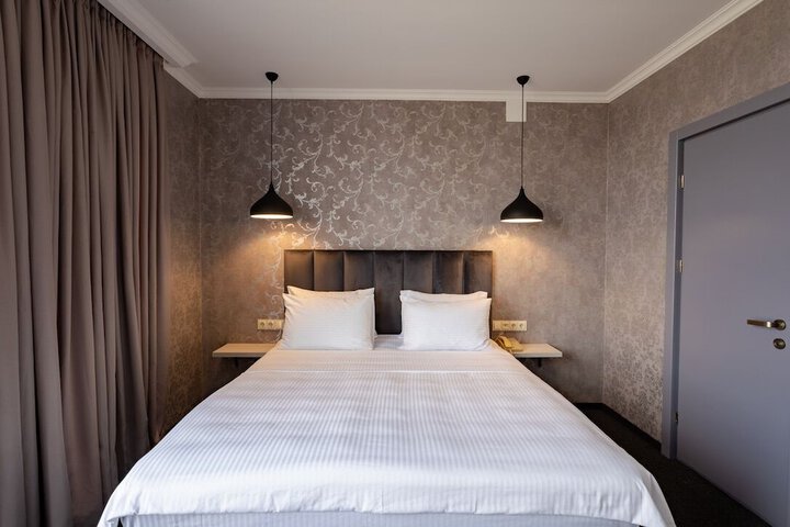 Room 34 of 163