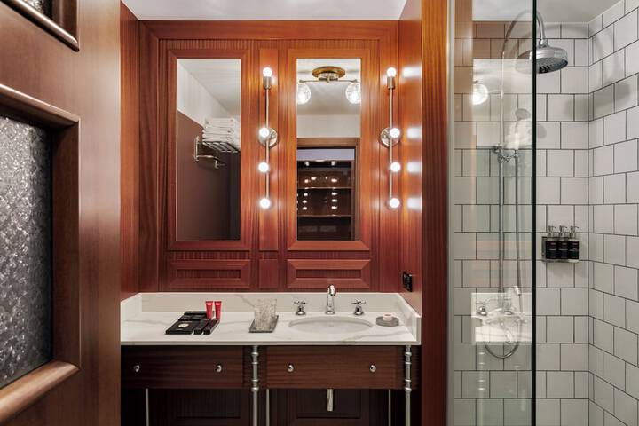 Room 42 of 58