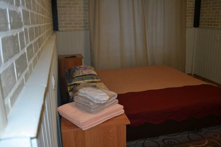 Room 9 of 12
