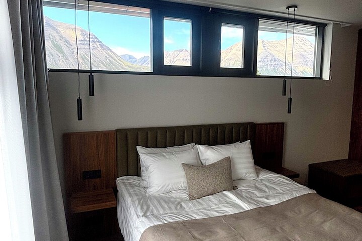 Room 10 of 32
