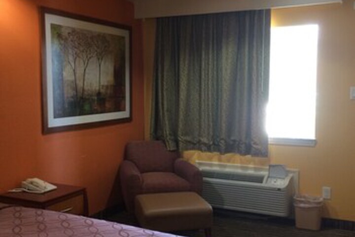 Room 10 of 12