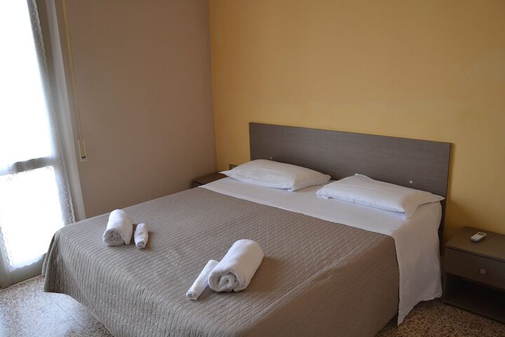 Room 2 of 9