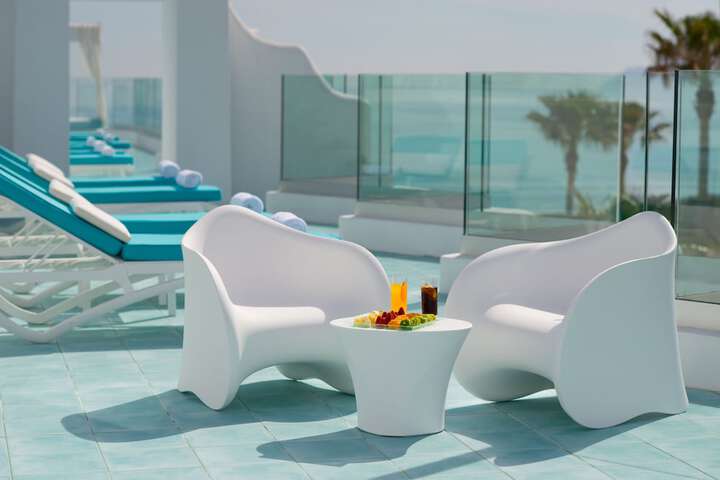 Lounge 60 of 81