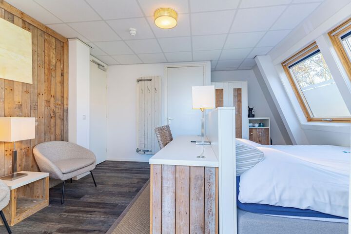 Room 34 of 144